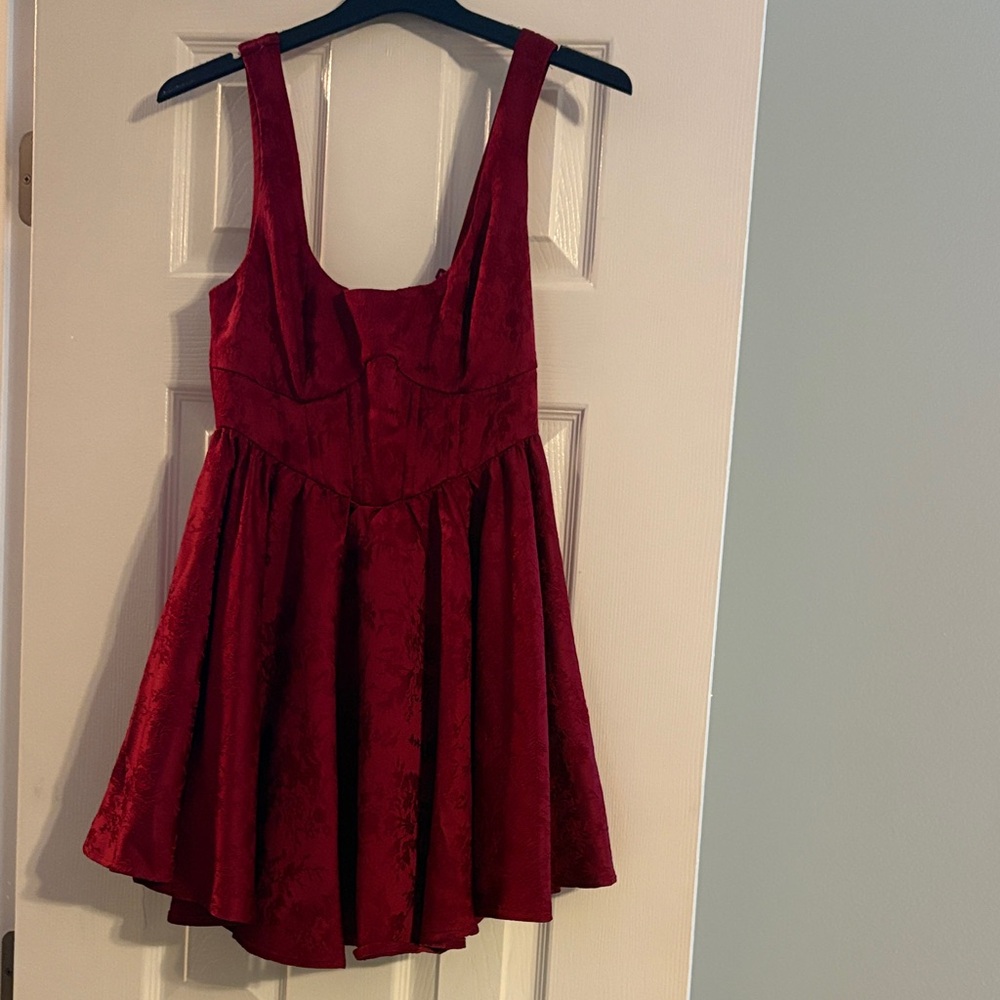 Elegant Red Sleeveless Dress